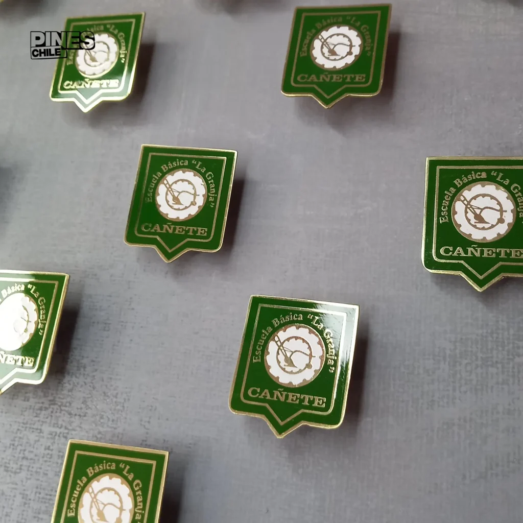 Pín cañete pintado